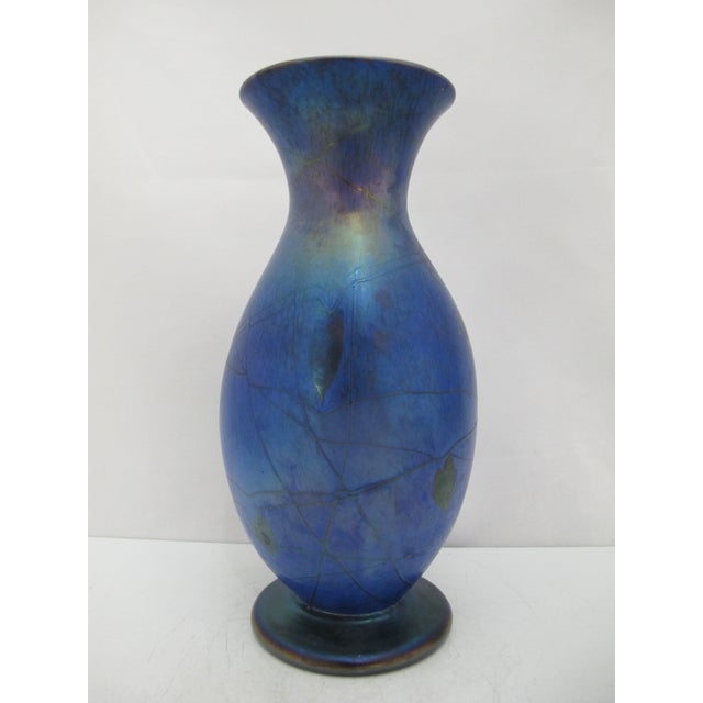 Late 20th Century Donald Carlson Iridescent Blue Splatter Studio Art Glass Trumpet Vase For Sale - Image 5 of 12