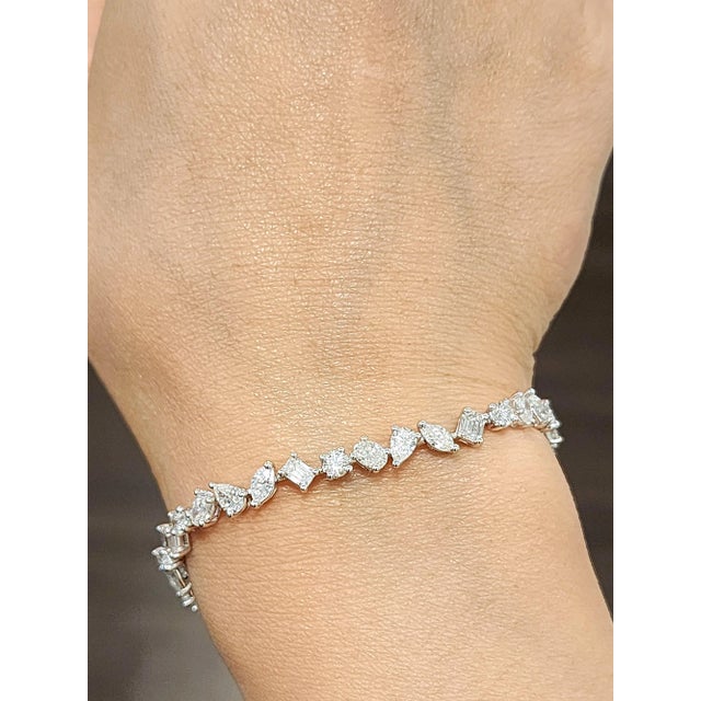 Modern 6.38 Ct Mixed Shape Diamond Tennis Bracelet For Sale - Image 3 of 8