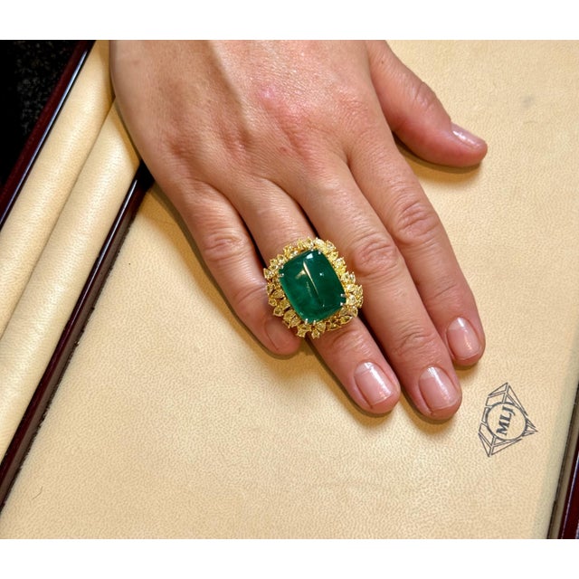 27.89 Ct Natural Colombian Emerald Cabochon & 5.73 Ct Yellow Diamond Ring 18 Kt, Size 6 For Sale - Image 14 of 18
