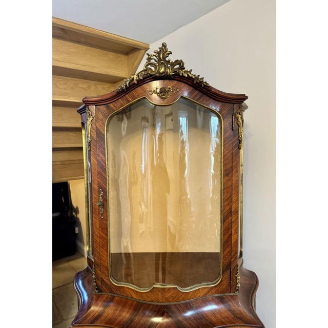 French Victorian Kingwood Display Cabinet, 1880s For Sale - Image 6 of 11