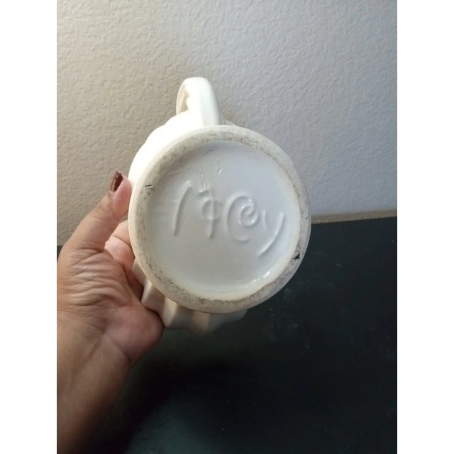 American 1950s McCoy Beige Scalloped Planter For Sale - Image 3 of 7