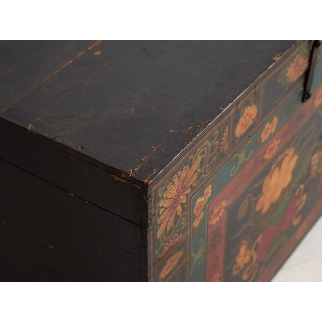 Antique Chinese Dark Colored Floral Patterned Trunk, 1900s For Sale - Image 4 of 15