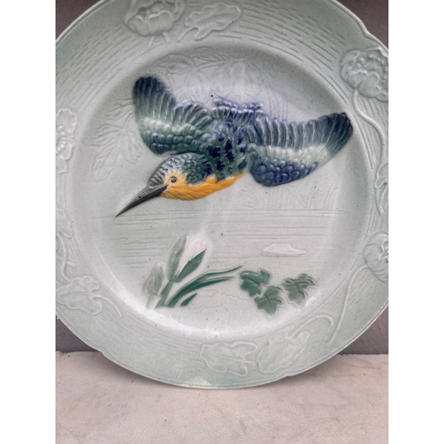 French Majolica Bird Plate Keller & Guerin Saint Clement Circa 1900 For Sale - Image 4 of 5