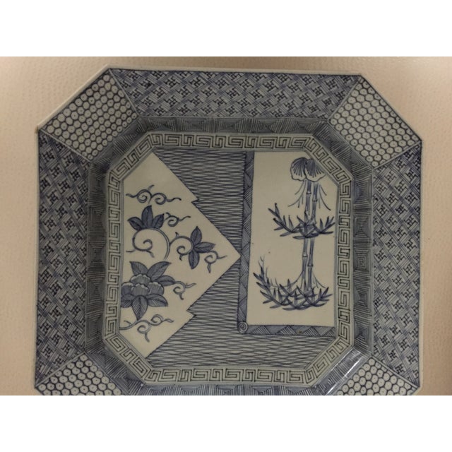 Antique - Edo Period - Blue & White Octagonal Plate With Bamboo & Floral Motif For Sale - Image 6 of 12