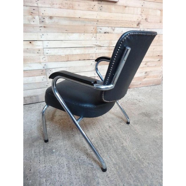 1960s Barber Armchair with Chrome Frame and Black Leatherette Upholstery, 1960s For Sale - Image 5 of 7