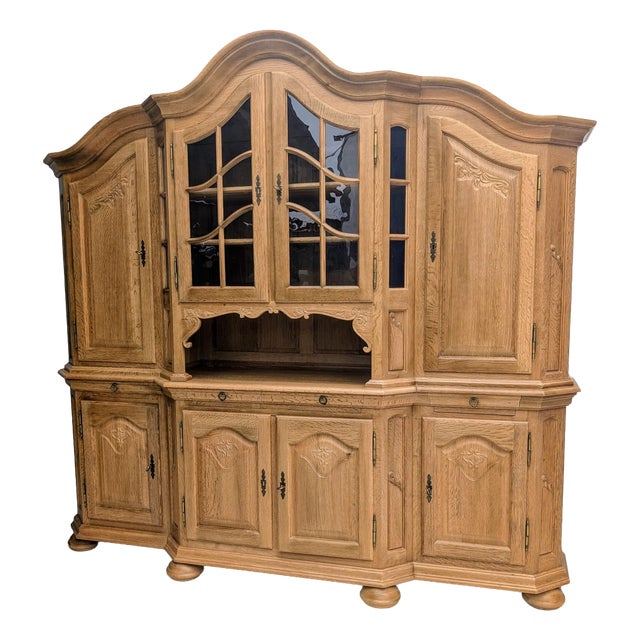 Display Cabinet in Oak For Sale