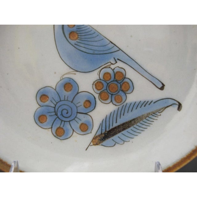 1960s Ken Edwards El Palomar Blue Bird Tonala Mexico Stoneware Pottery Serving Bowl For Sale - Image 5 of 6