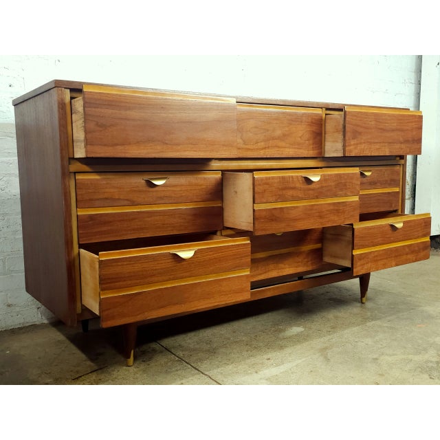Mainline by Hooker 1960s Refreshing Mid Century Modern Walnut 9 Drawer Long Dresser Mainline Hooker For Sale - Image 4 of 12