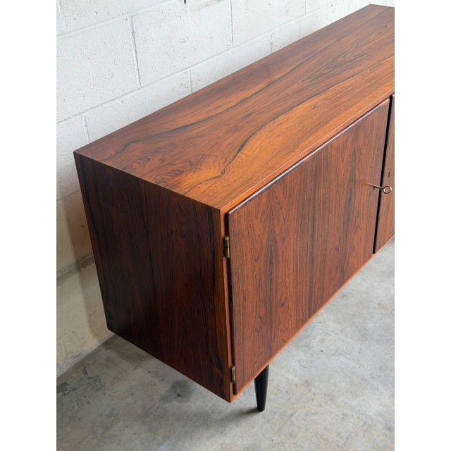 Mid-Century Modern Poul Hundevad Rosewood Sideboard Credenza Low Storage Unit Tapered Legs Denmark 1960s For Sale - Image 3 of 10