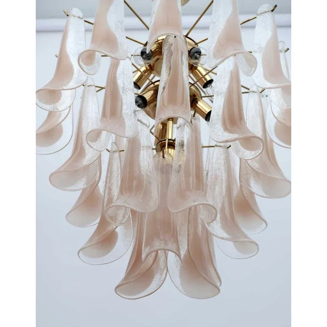 AVMazzega Mid-Century Modern Murano Glass Chandelier with Petals from Mazzega, Italy, 1970s For Sale - Image 4 of 6