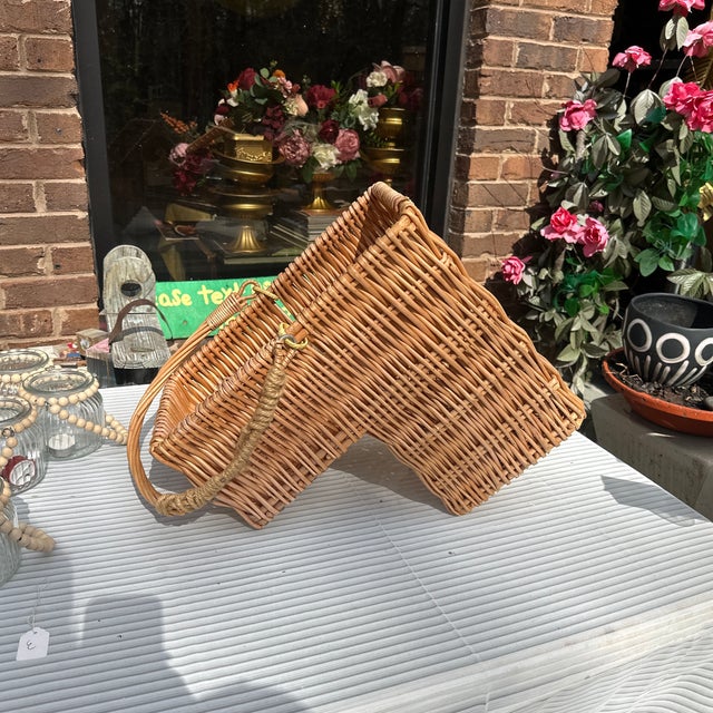 Up for consideration is a beautiful "L" shaped wicker basket with a handle. This would look lovely in your home and it is...