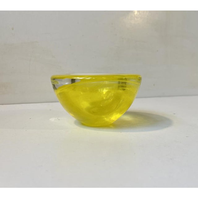 Lemon Atoll Art Glass Bowl by Anna Ehrner for Kosta Boda, 1980s For Sale - Image 6 of 6