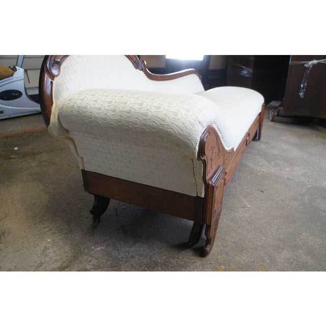 Antique Victorian Walnut Burl Récamier Chaise Lounge Fainting Couch Sleeper Sofa For Sale - Image 14 of 14