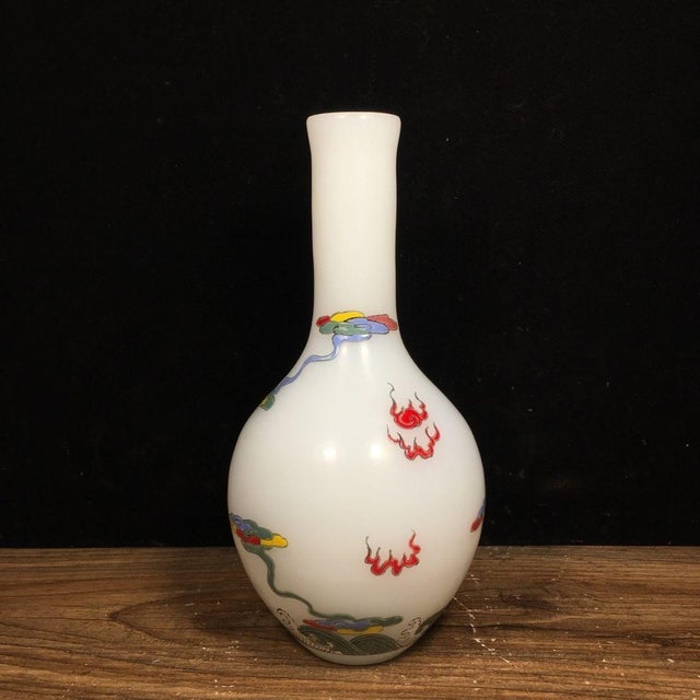 1990s Vintage Painted White Glass Vase With Double Dragon Chasing Pearl Motif For Sale - Image 5 of 9