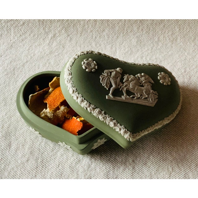 1980s Vintage Wedgwood Jasperware Heart Box For Sale - Image 5 of 15