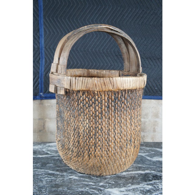 Early 20th Century Antique Chinese Hand Woven Willow Rice Gathering Basket Bentwood Handle Bucket For Sale - Image 6 of 8