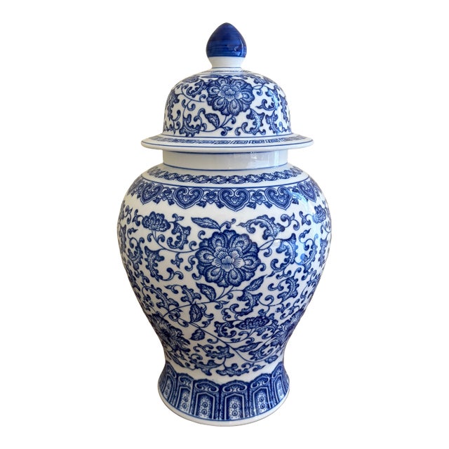 Chinoiserie Blue and White Porcelain Ginger Jar For Sale