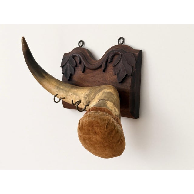 Mid 20th Century Rare Folk Art Horn Wall Key Hook on Wood Plaque For Sale - Image 4 of 9