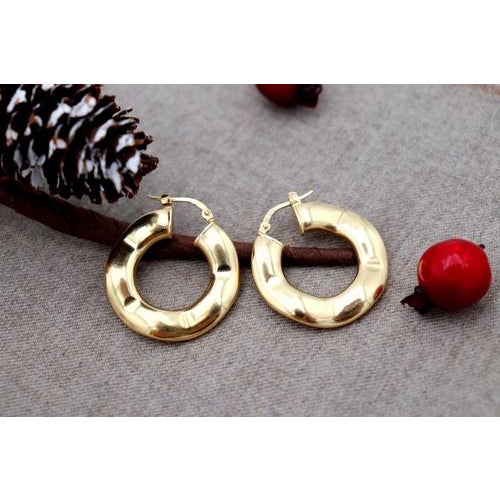 18 Karat Gold Hoop Earrings with Wavy Reliefs, Set of 2 For Sale - Image 6 of 6