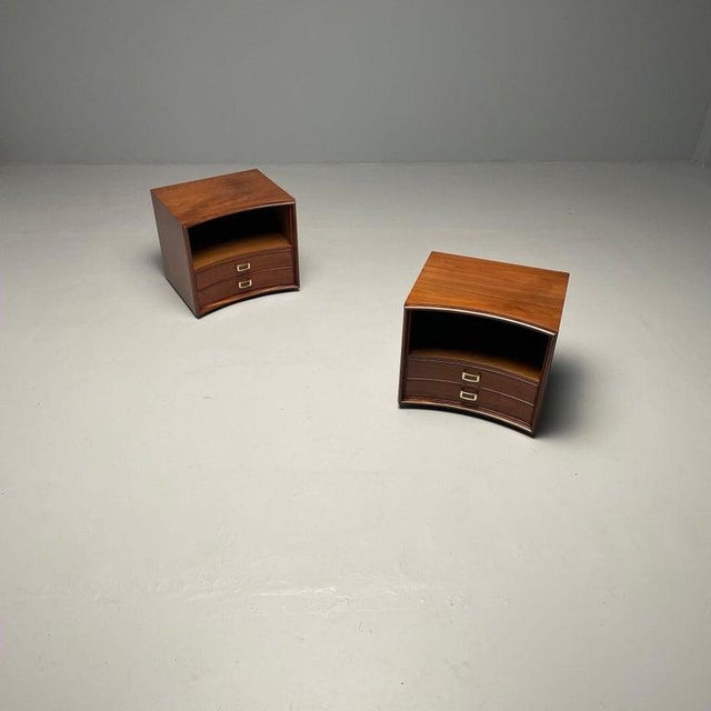 Mid-Century Modern Paul Frankl, Mid-Century Modern, Concave Nightstands, Walnut, Brass, Usa 1950s For Sale - Image 3 of 8