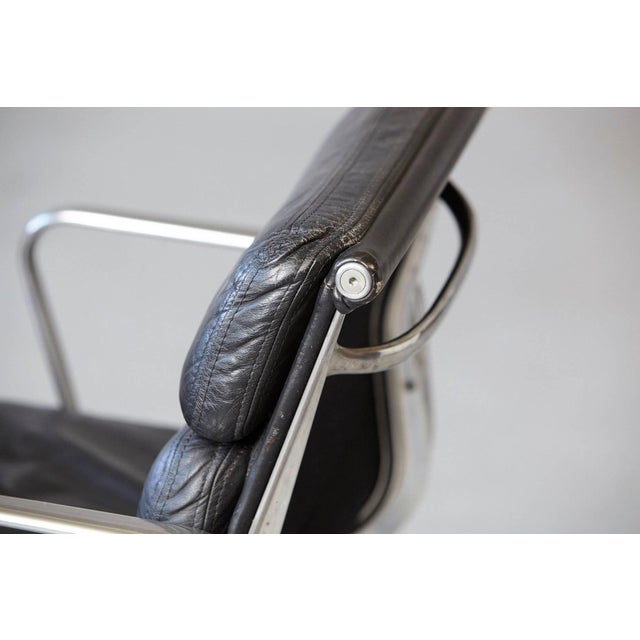 Eames Aluminum Group Black Leather Soft Pad Chair on Casters for Herman