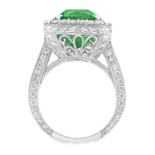 8 Carat Emerald Cut Colombian Emerald and Diamond 18 Karat Gold Ring Estate For Sale - Image 4 of 18