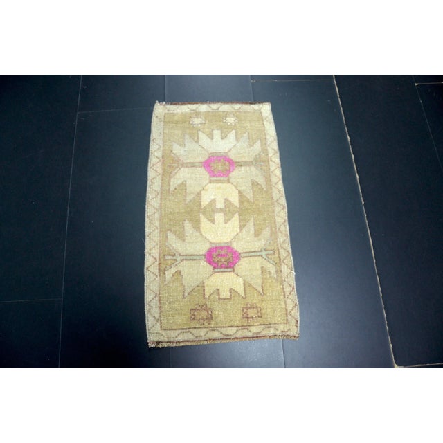 Vintage Floral Wool Rug For Sale In Phoenix - Image 6 of 6