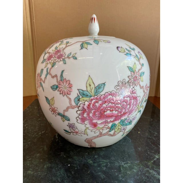 1970s 1970s Chinoiserie Floral Round Vase For Sale - Image 5 of 5