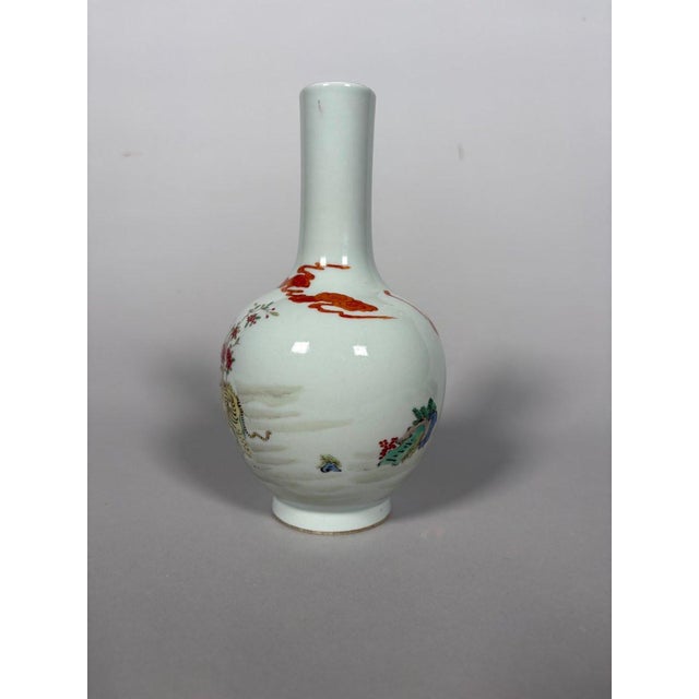 Famille rose porcelain vase from the Yongzheng period (1677-1736) For Sale - Image 4 of 9