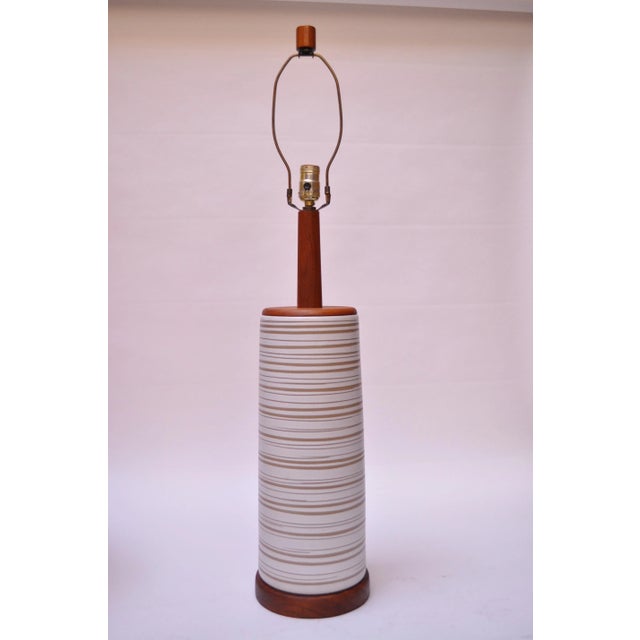 This large Martz for Marshall Studios table lamp features a pale grey body with banded sgraffito decoration, exposing the...