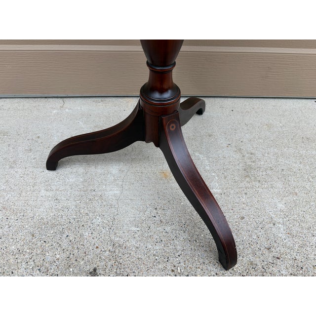1938 American Museum Collection Federal Mahogany Tilt-Top Table With Eagle Inlay For Sale - Image 12 of 17