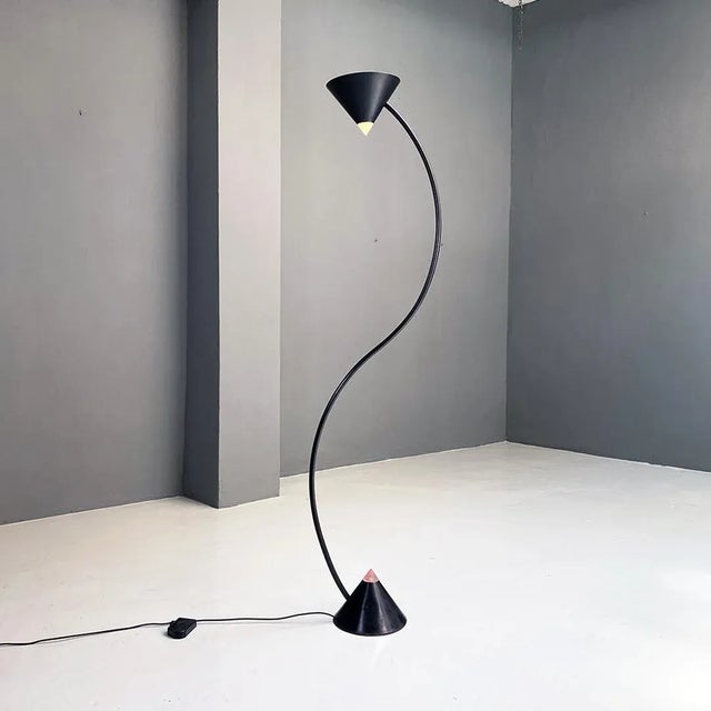 Italian Modern Black Metal and Plastic Yang Floor Lamp attributed to Bieffeplast, 1980s For Sale - Image 9 of 11