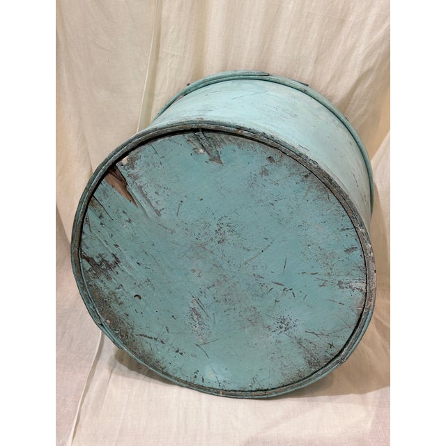 Early 20th Century Large Round Vintage Painted Box For Sale - Image 5 of 7