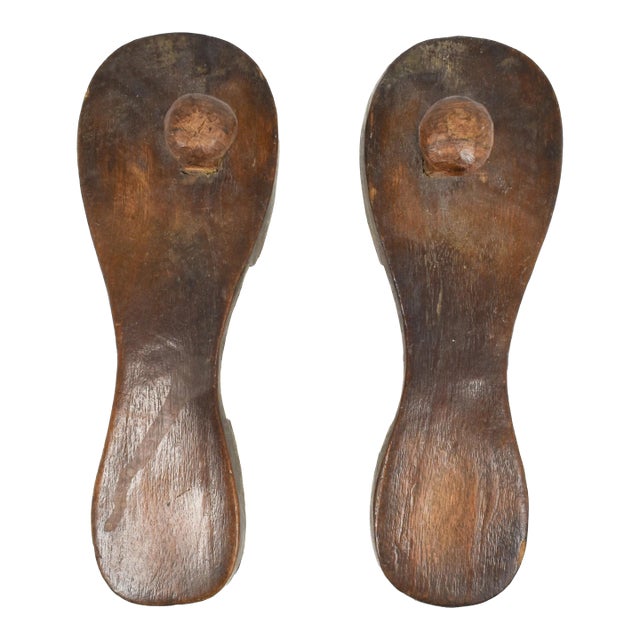Early 20th Century Dogon Pair of Carved Wooden Shoes Women's Size 8 Mali For Sale