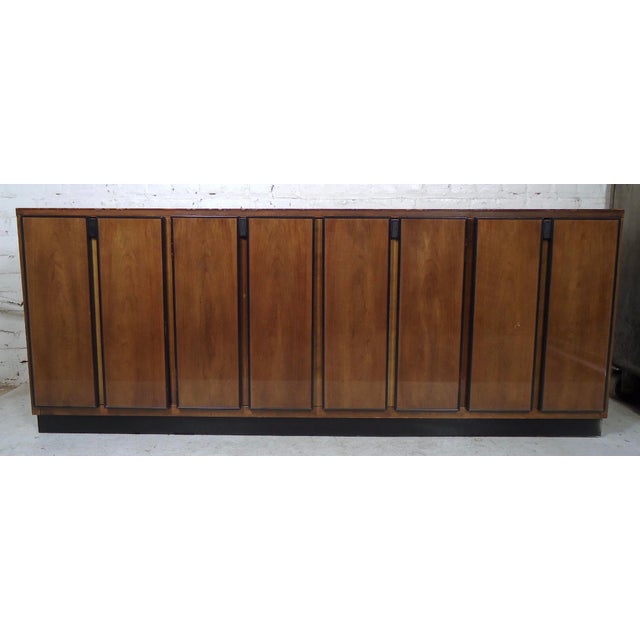 Mid-Century Modern Mid-Century Modern Credenza by Henredon, Attributed For Sale - Image 3 of 10