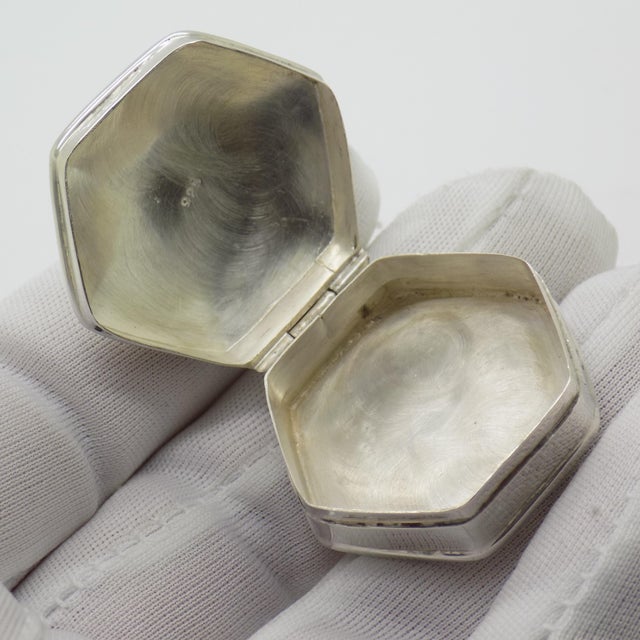 Vintage Italian Handmade Genuine Sterling Silver Engraved Hexagon Pill Snuff Trinket Box For Sale - Image 4 of 13