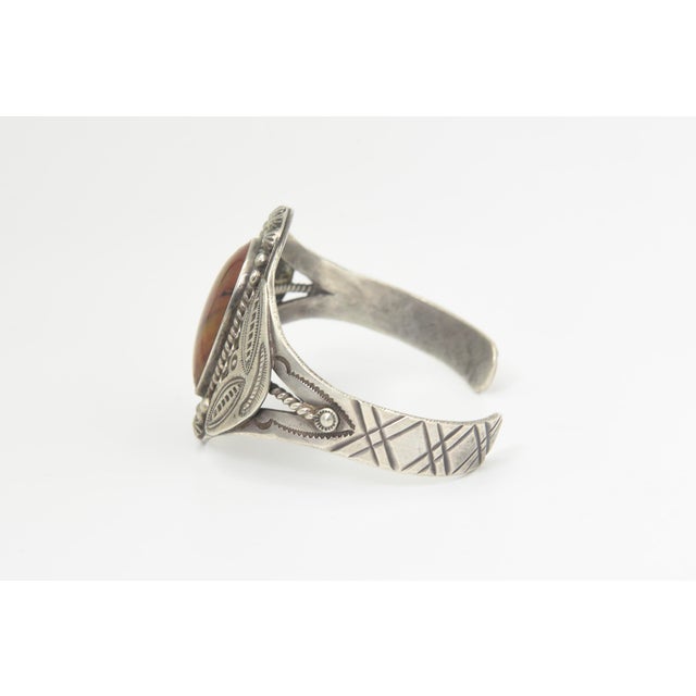 Mid 20th Century Vintage Southwestern Native American Style Petrified Wood Sterling Silver Cuff Bracelet For Sale - Image 5 of 9