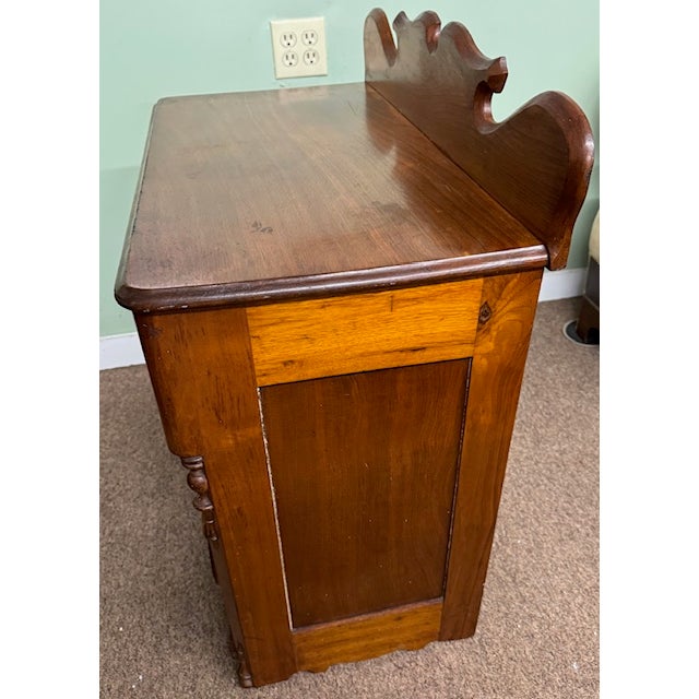 Mid 19th Century Antique Victorian Walnut 3 Drawer Bachelors Chest of Drawers For Sale - Image 5 of 6