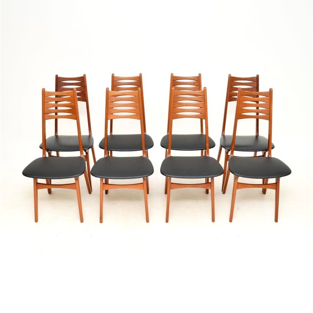 A very stylish and extremely well made set of 8 Danish vintage dining chairs in solid teak made in the 1960’s The quality...