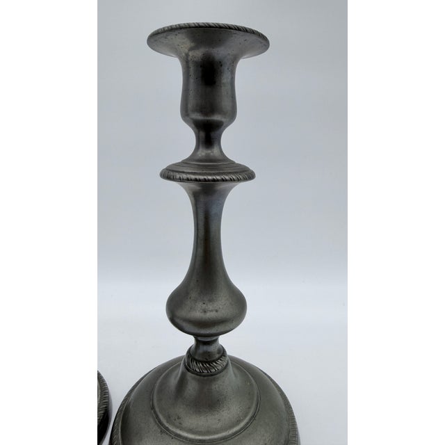 Antique Pair of American Pewter Candlesticks With Push Up Rods, Circa 1820s–1830s For Sale - Image 9 of 14