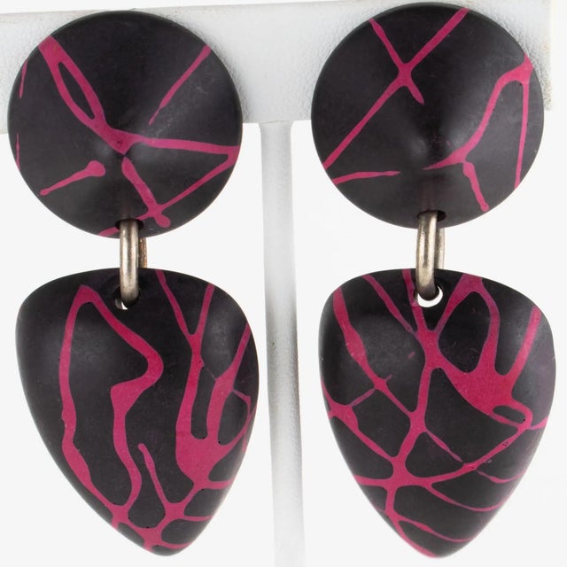 Contemporary Marc Labat Paris Geometric Pink and Black Resin Clip Earrings For Sale - Image 3 of 9