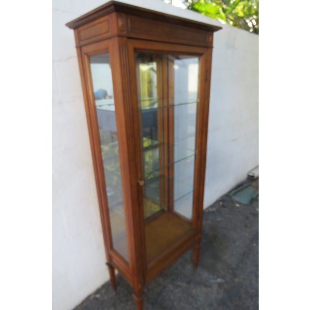 Hollywood Regency Tall Maple Bookcase Display Shelf Cabinet 5902 For Sale - Image 10 of 12