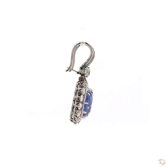 Blue 4.47 Carat Round Brilliant Cut Diamond Blue Sapphire Gold Earrings, Pair For Sale - Image 8 of 9