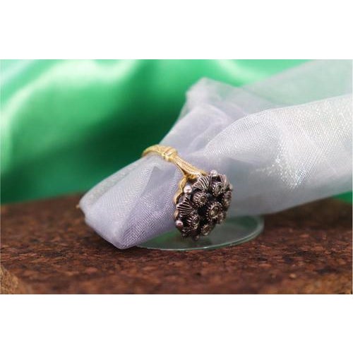 Gold and Silver Ring with Inlaid Zirconias and Flower-Shaped Reliefs For Sale - Image 10 of 10