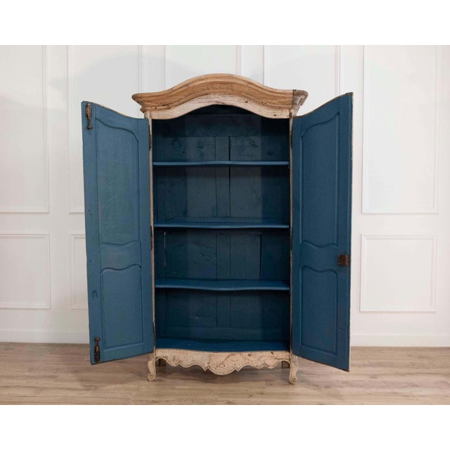 French Small 18th Century Louis XV–Period Curved Cabinet in Bleached Oak, France For Sale - Image 3 of 8
