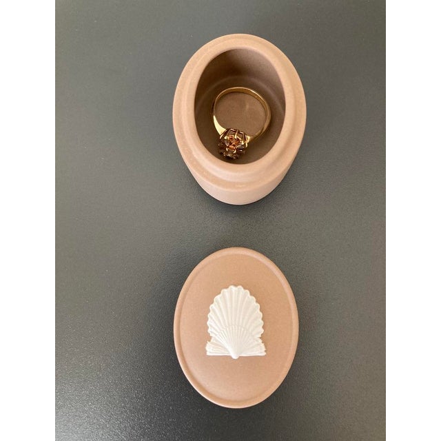 Mid 20th Century Mid 20th Century Scalloped Sea Shell Design Wedgwood Jasperware Sand Brown English Oval Jewelry Box For Sale - Image 5 of 18