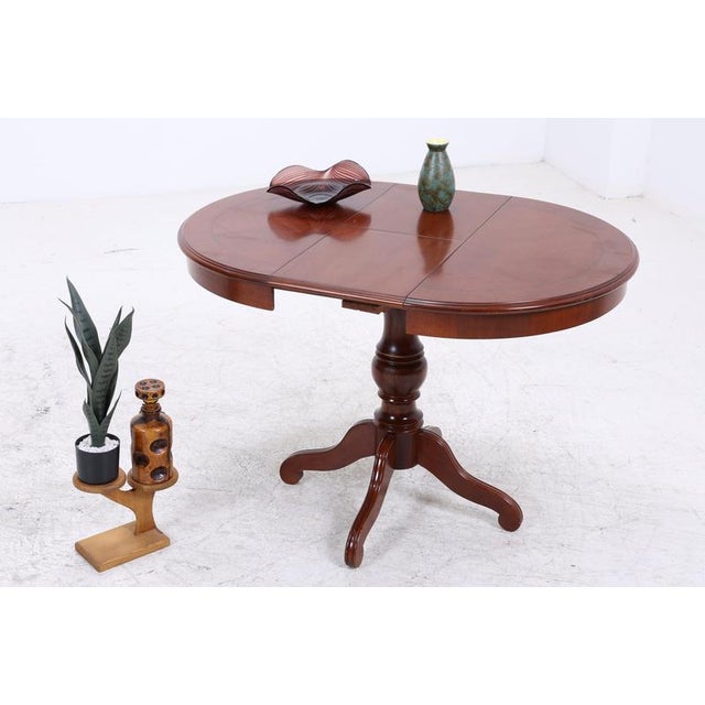 Vintage English-style table with a beautifully crafted central pedestal and curved base. The tabletop can be extended,...