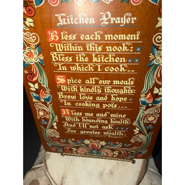 Vintage signed Burggren Traymer bread board from 1962, made of hard maple. Scandiinavian folk art.