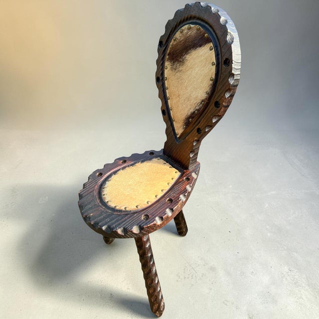 Wood Set of Spanish Tripod Birthing Chair and Ottoman with Goatskin, 1960s For Sale - Image 7 of 12