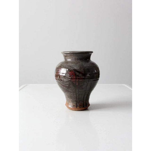 A vintage studio pottery vase dating to circa 1975, signed by the artist. The handcrafted ceramic form features a gray...